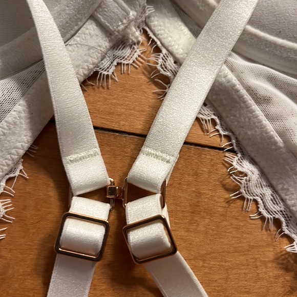 BOGO FREE ALL ITEMS Aerie NWOT 34 D Real Power Plunge off white lace push-up - Picture 6 of 12